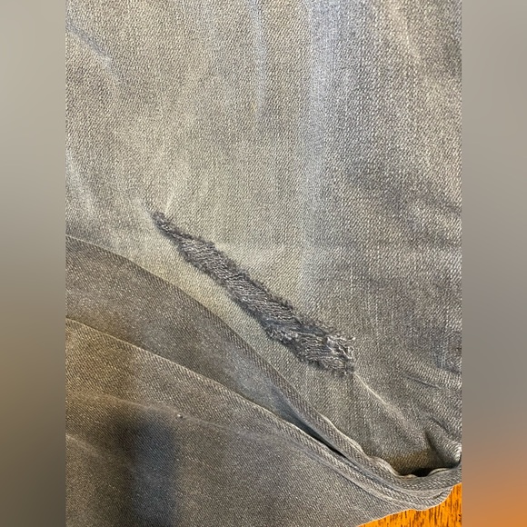 Old Navy mid rise, boyfriend ankle jeans. Size 24. NWT lightly distressed - Picture 10 of 11